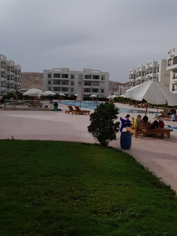 شاليه فرش فندقي بقرية بالميرا بيتش العين السخنه للعائلات Ain Sukhna Bagian luar foto
